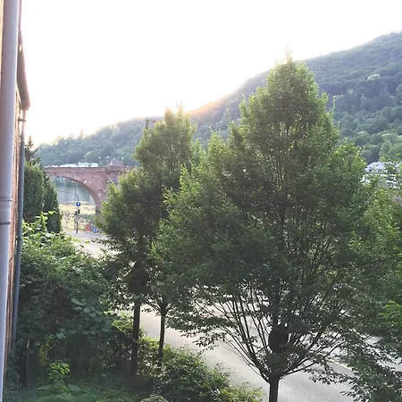 Zur Alten Brücke 3*